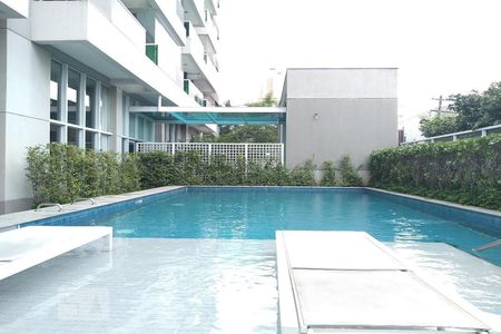 Studio à venda com 32m², 1 quarto e 1 vaga Studio à venda com 32m², 1 quarto e 1 vagaÁrea comum - Piscina
