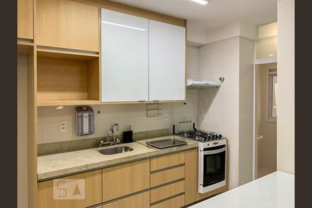 Cozinha de apartamento à venda com 2 quartos, 76m² em Empresarial 18 do Forte, Barueri