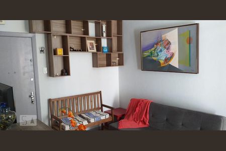 Sala de Apartamento com 2 quartos, 48m² Copacabana