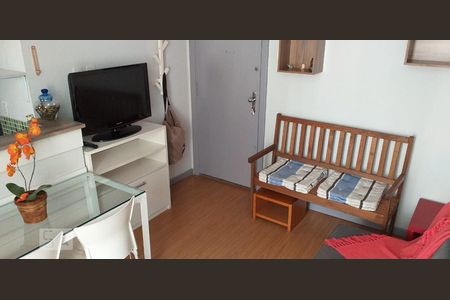 Sala de Apartamento com 2 quartos, 48m² Copacabana