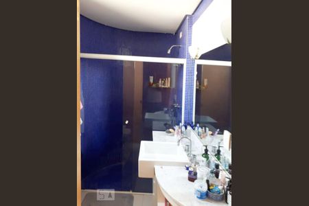 Apartamento à venda com 220m², 4 quartos e sem vagaBanheiro da Suíte