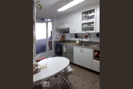 Apartamento à venda com 220m², 4 quartos e sem vagaCozinha