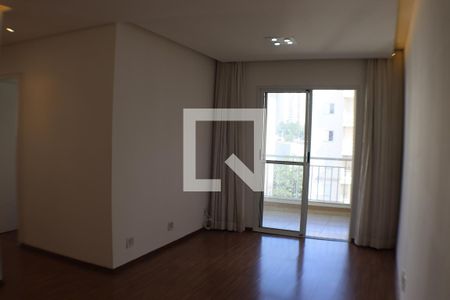 Sala de TV de apartamento para alugar com 3 quartos, 80m² em Jardim Tupanci, Barueri