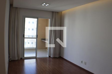 Sala de TV de apartamento para alugar com 3 quartos, 80m² em Jardim Tupanci, Barueri