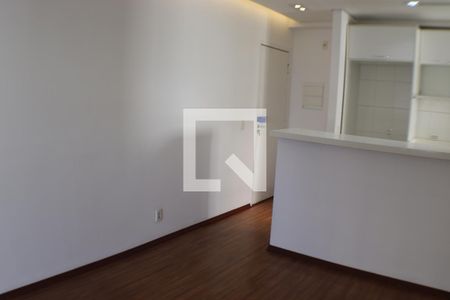 Sala de TV de apartamento para alugar com 3 quartos, 80m² em Jardim Tupanci, Barueri
