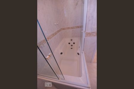 Apartamento à venda com 121m², 3 quartos e 2 vagas Apartamento à venda com 121m², 3 quartos e 2 vagasBanheiro Suíte