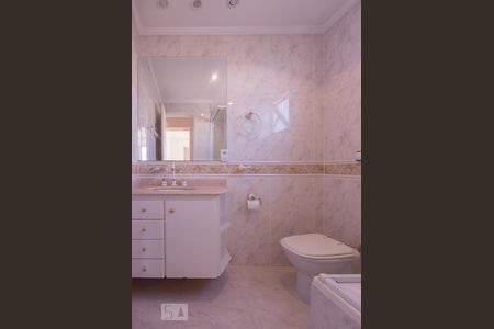 Apartamento à venda com 121m², 3 quartos e 2 vagas Apartamento à venda com 121m², 3 quartos e 2 vagasBanheiro Suíte