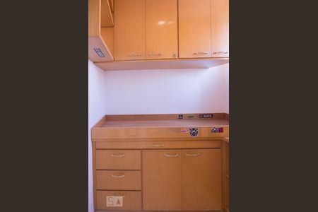 Apartamento à venda com 121m², 3 quartos e 2 vagas Apartamento à venda com 121m², 3 quartos e 2 vagasQuarto de Serviço