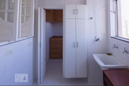Apartamento à venda com 121m², 3 quartos e 2 vagas Apartamento à venda com 121m², 3 quartos e 2 vagasÁrea de Serviço