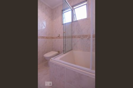 Apartamento à venda com 121m², 3 quartos e 2 vagas Apartamento à venda com 121m², 3 quartos e 2 vagasBanheiro Suíte