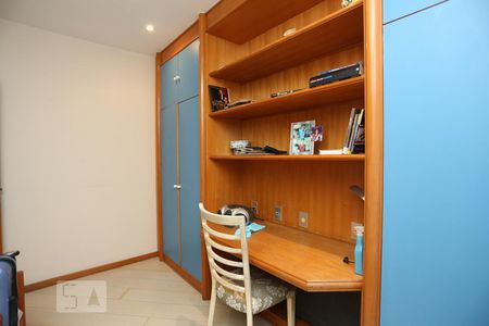 Quarto 1 de apartamento à venda com 3 quartos, 210m² em Copacabana, Rio de Janeiro