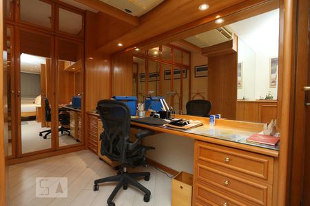 Apartamento à venda com 210m², 3 quartos e 4 vagasSuíte 2