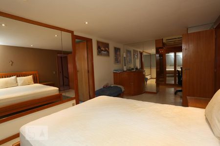 Apartamento à venda com 210m², 3 quartos e 4 vagasSuíte 2