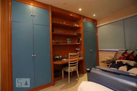 Quarto 1 de apartamento à venda com 3 quartos, 210m² em Copacabana, Rio de Janeiro