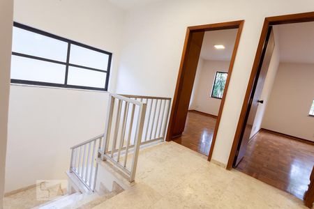 Casa para alugar com 212m², 4 quartos e 2 vagasCorredor