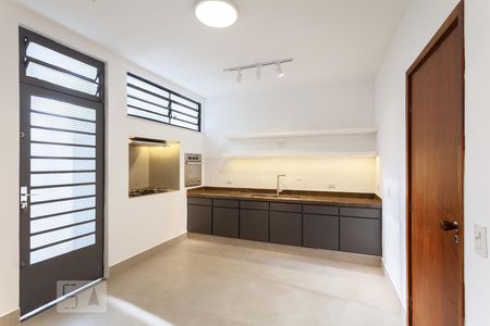 Casa para alugar com 212m², 4 quartos e 2 vagasCozinha