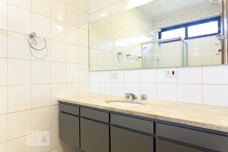 Casa para alugar com 212m², 4 quartos e 2 vagasBanheiro - Suíte 2