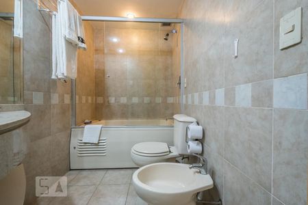 Banheiro de kitnet/studio para alugar com 1 quarto, 32m² em Cidade Monções, São Paulo