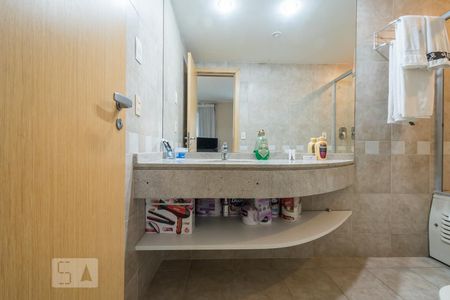 Banheiro de kitnet/studio para alugar com 1 quarto, 32m² em Cidade Monções, São Paulo