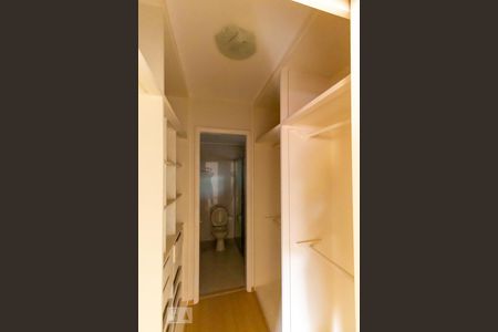 Closet da suíte de apartamento para alugar com 3 quartos, 108m² em Jardim Leonor, São Paulo