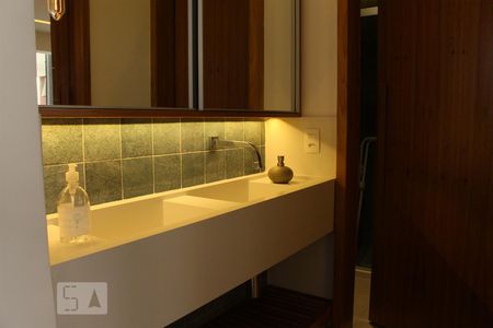 Apartamento para alugar com 204m², 3 quartos e 3 vagas Apartamento para alugar com 204m², 3 quartos e 3 vagasLavabo - 2º piso