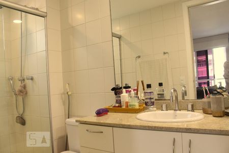 Apartamento para alugar com 204m², 3 quartos e 3 vagas Apartamento para alugar com 204m², 3 quartos e 3 vagasBanheiro da Suíte 1
