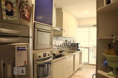 Apartamento para alugar com 204m², 3 quartos e 3 vagas Apartamento para alugar com 204m², 3 quartos e 3 vagasCozinha