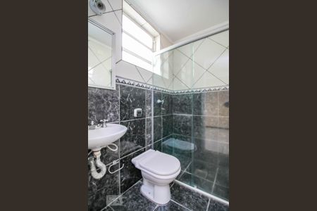Banheiro de apartamento para alugar com 1 quarto, 38m² em Rio Branco, Porto Alegre