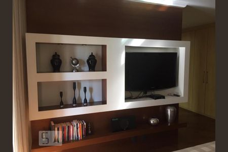 Apartamento à venda com 228m², 3 quartos e 4 vagas Apartamento à venda com 228m², 3 quartos e 4 vagasDetalhe Sala