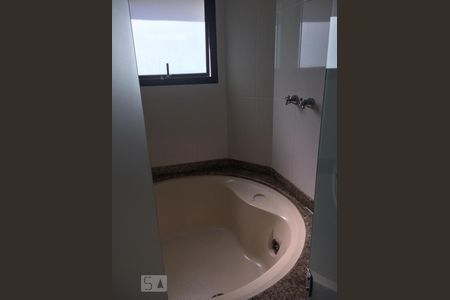 Apartamento à venda com 228m², 3 quartos e 4 vagas Apartamento à venda com 228m², 3 quartos e 4 vagasDetalhe do Banheiro da Suite