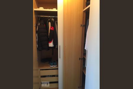 Apartamento à venda com 228m², 3 quartos e 4 vagas Apartamento à venda com 228m², 3 quartos e 4 vagasArmário embutido