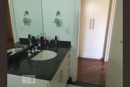 Apartamento à venda com 228m², 3 quartos e 4 vagas Apartamento à venda com 228m², 3 quartos e 4 vagasBanheiro