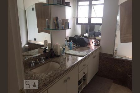 Apartamento à venda com 228m², 3 quartos e 4 vagas Apartamento à venda com 228m², 3 quartos e 4 vagasBanheiro