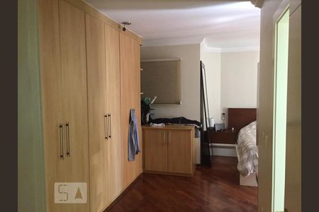 Apartamento à venda com 228m², 3 quartos e 4 vagas Apartamento à venda com 228m², 3 quartos e 4 vagasÁrea livre