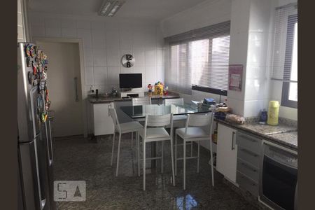 Apartamento à venda com 228m², 3 quartos e 4 vagas Apartamento à venda com 228m², 3 quartos e 4 vagasCozinha