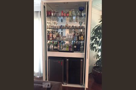 Apartamento à venda com 228m², 3 quartos e 4 vagas Apartamento à venda com 228m², 3 quartos e 4 vagasDetalhe da Sala