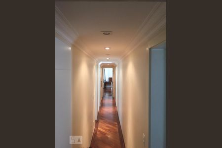 Apartamento à venda com 228m², 3 quartos e 4 vagas Apartamento à venda com 228m², 3 quartos e 4 vagasCorredor