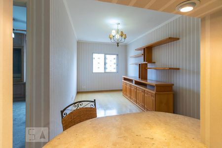 Sala de apartamento à venda com 1 quarto, 43m² em Vila Itapura, Campinas