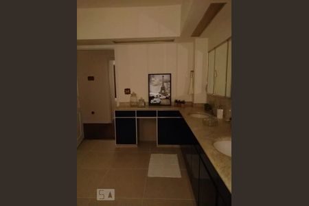 Banheiro da Suíte de apartamento à venda com 4 quartos, 400m² em Copacabana, Rio de Janeiro