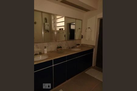 Apartamento à venda com 400m², 4 quartos e 1 vaga Apartamento à venda com 400m², 4 quartos e 1 vagaBanheiro da Suíte