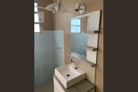 Banheiro de kitnet/studio para alugar com 1 quarto, 30m² em Centro Histórico, Porto Alegre