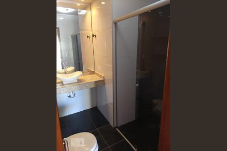 Banheiro da Suíte 1 de casa para alugar com 2 quartos, 99m² em Parque Assunção, Taboão da Serra