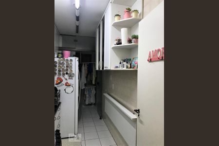 Cozinha de apartamento para alugar com 2 quartos, 54m² em Vila Mangalot, São Paulo