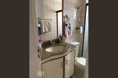 Banheiro de apartamento para alugar com 2 quartos, 54m² em Vila Mangalot, São Paulo