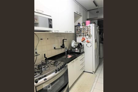 Cozinha de apartamento para alugar com 2 quartos, 54m² em Vila Mangalot, São Paulo