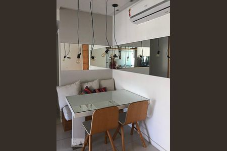 Sala de apartamento para alugar com 2 quartos, 70m² em Barra da Tijuca, Rio de Janeiro