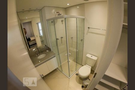 Banheiro de kitnet/studio para alugar com 1 quarto, 28m² em Santa Efigênia, São Paulo