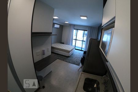 Entrada de kitnet/studio para alugar com 1 quarto, 28m² em Santa Efigênia, São Paulo