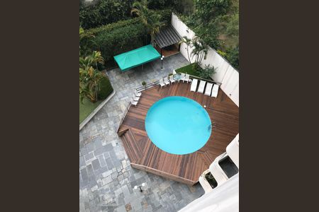 Apartamento à venda com 250m², 4 quartos e 4 vagasÁrea comum - Piscina