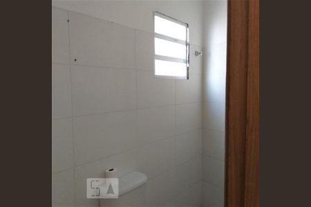 Banheiro de kitnet/studio para alugar com 1 quarto, 30m² em Vila Diva (zona Norte), São Paulo